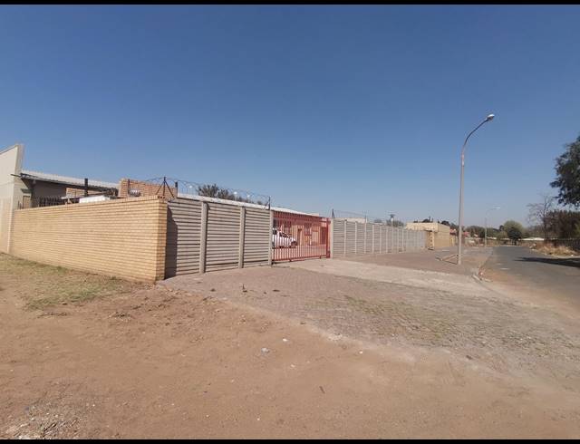 975M² BUSINESS CENTRE FOR SALE IN VANDERBIJLPARK SW 1